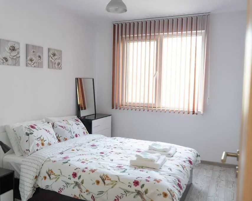 Modern & Bright 1Bd Apartment Near Main Square Filibe 0*,  Bulgaristan
