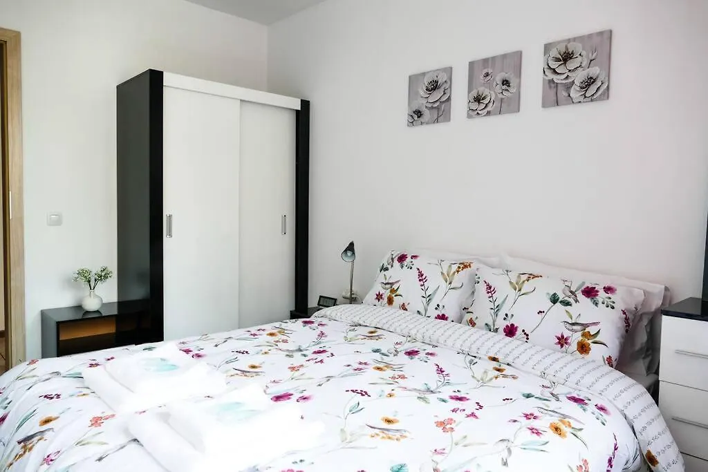 Modern & Bright 1Bd Apartment Near Main Square Filibe